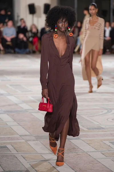 Look 16